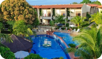 Hotel com piscina e boa paisagem